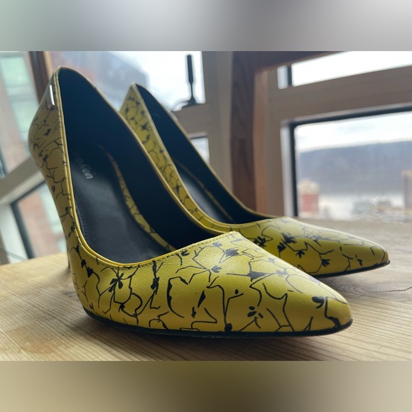 Calvin Klein Rare Black and Yellow Floral Print Heels - Picture 5 of 11